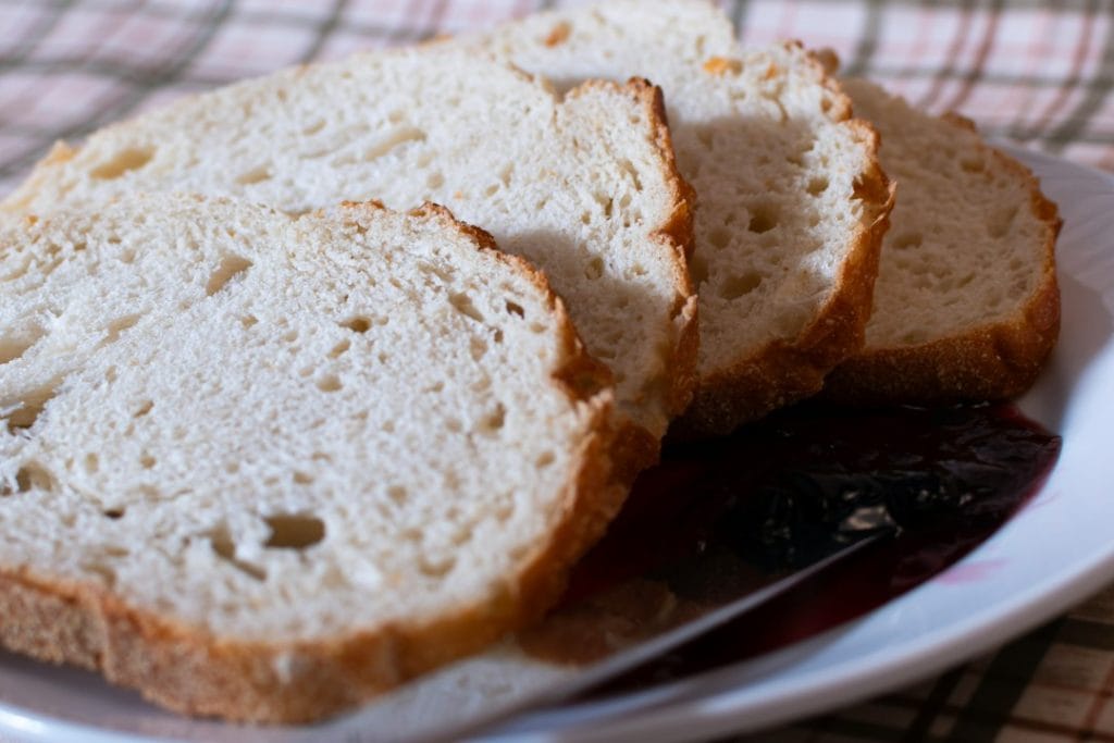 soft bread slices that may be easier to eat during wisdom teeth recovery